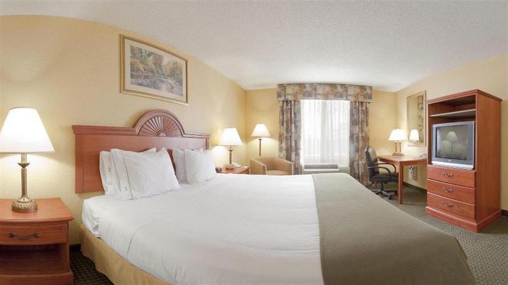 Holiday Inn Express Charles Town By Ihg Shenandoah Junction Екстер'єр фото